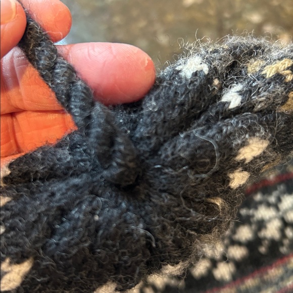 Turtle Fur Wool Hat with Pom Pom. fleece Lining. Snowflakes. Skiing. Outdoor - Picture 13 of 14